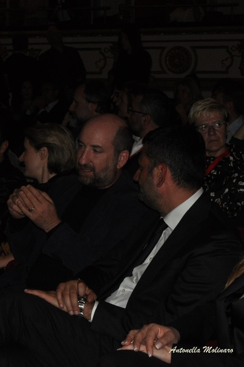 L'attore Antonio Albanese con il sindaco di Bari Antonio Decaro