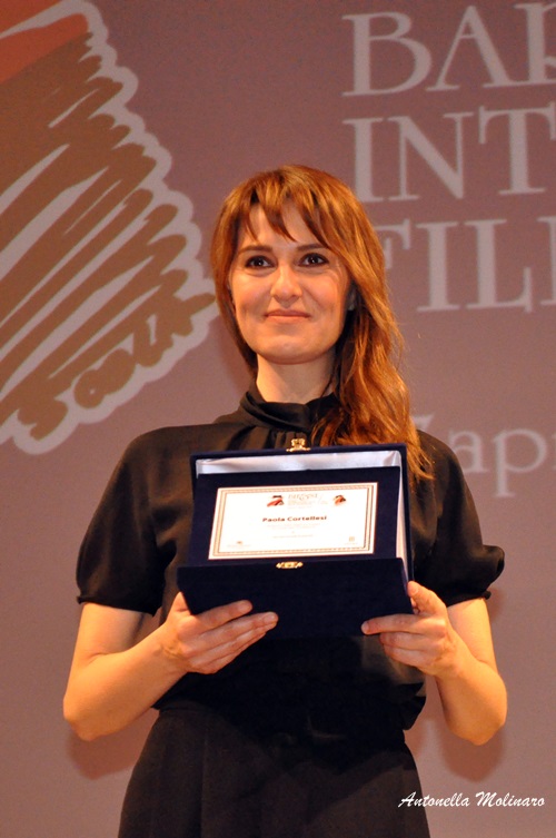 L'attrice Paola Cortellesi riceve il premio all'eccellenza cinematografica