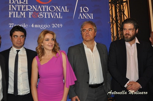 Non sono un assassino: Gli attori Claudia Gerini, Riccardo Scamarcio ed Edoardo Pesce ed il regista Andrea Zaccariello