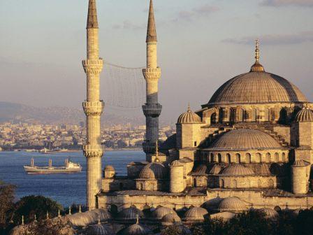 blue-mosque-and-the-bosphorus-istanbul-turkey