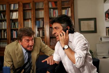 Gigi Proietti e Vincenzo Salemme in una scena del film