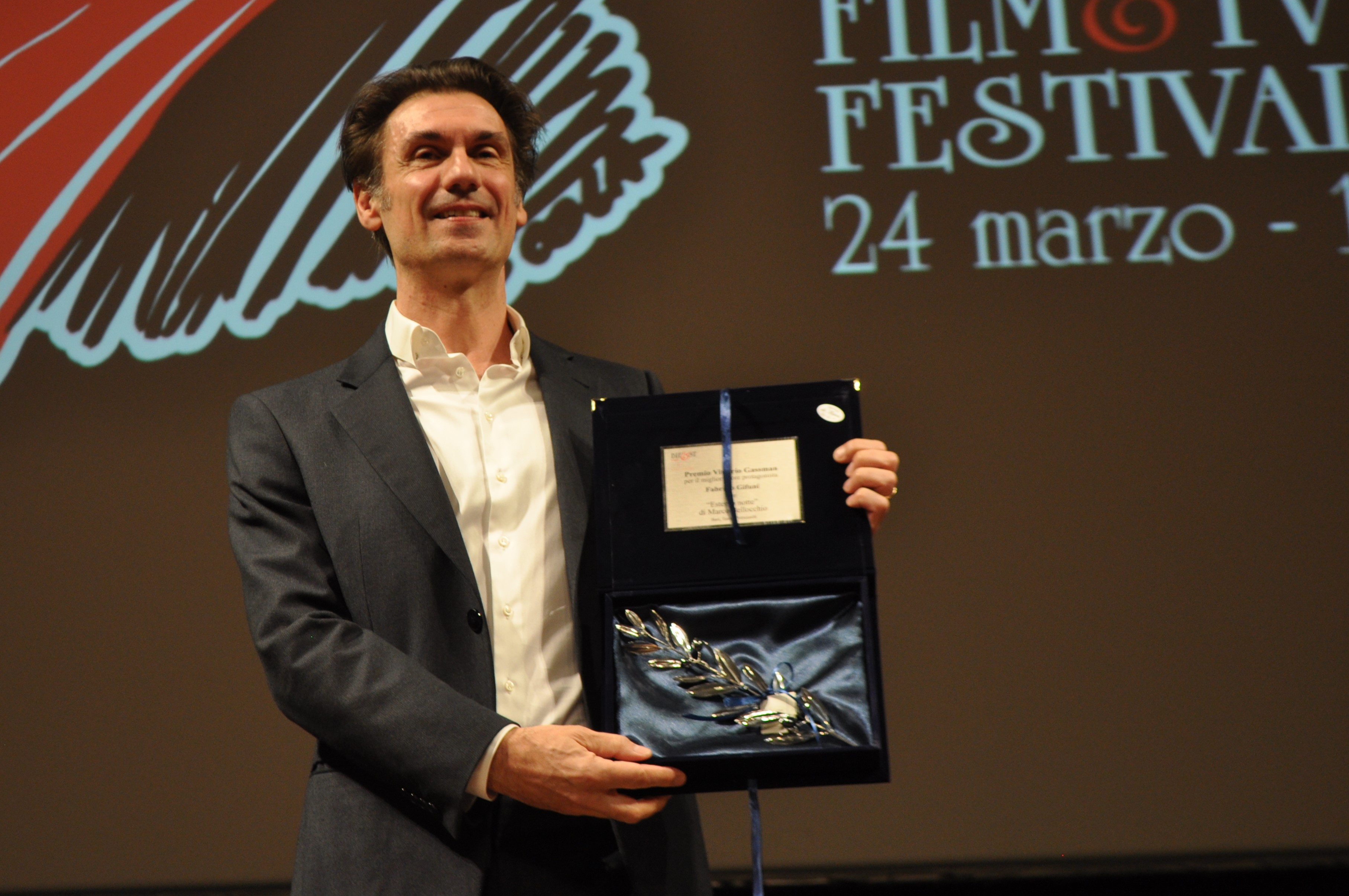 L'attore Fabrizio Gifuni premiato al BIFEST